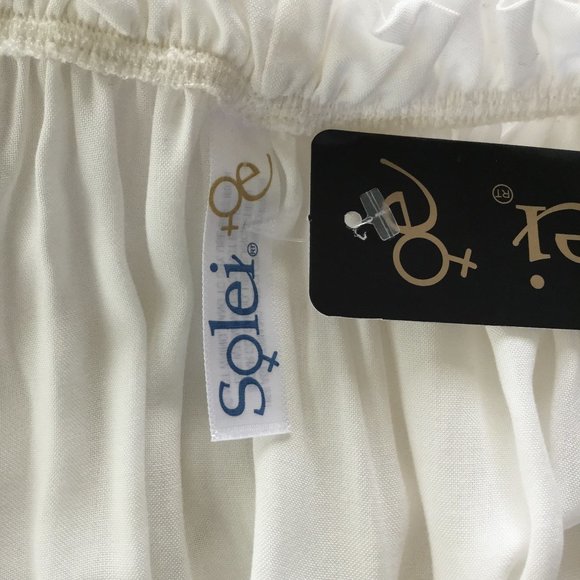 Solei White Peasant top, beautiful embroidery, - Picture 5 of 7